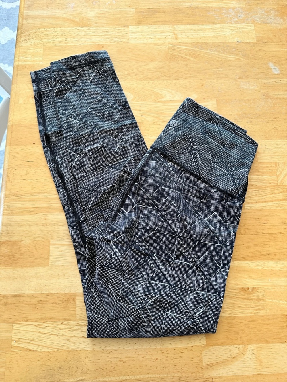 Lululemon leggings size 4